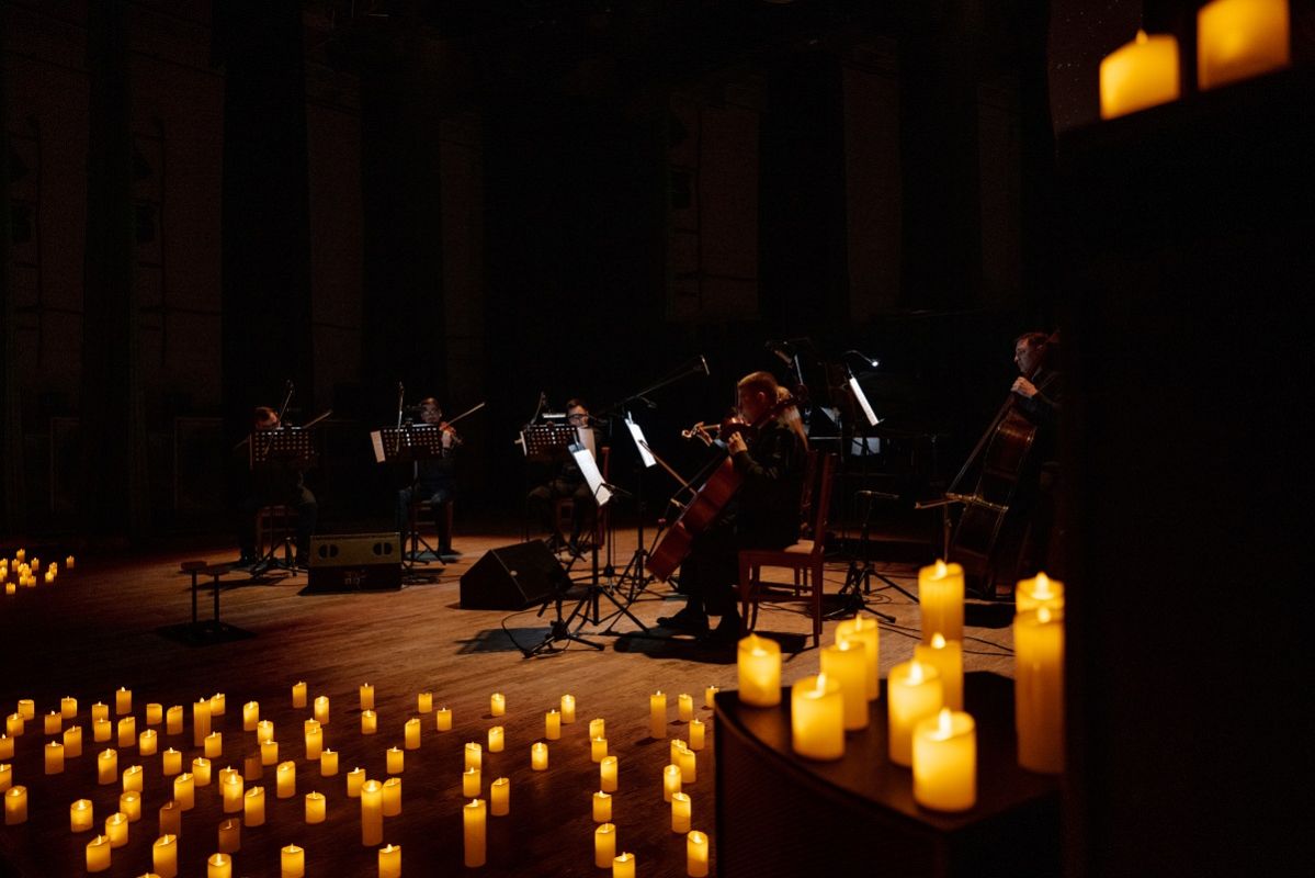 Оркестр Muse при свечах